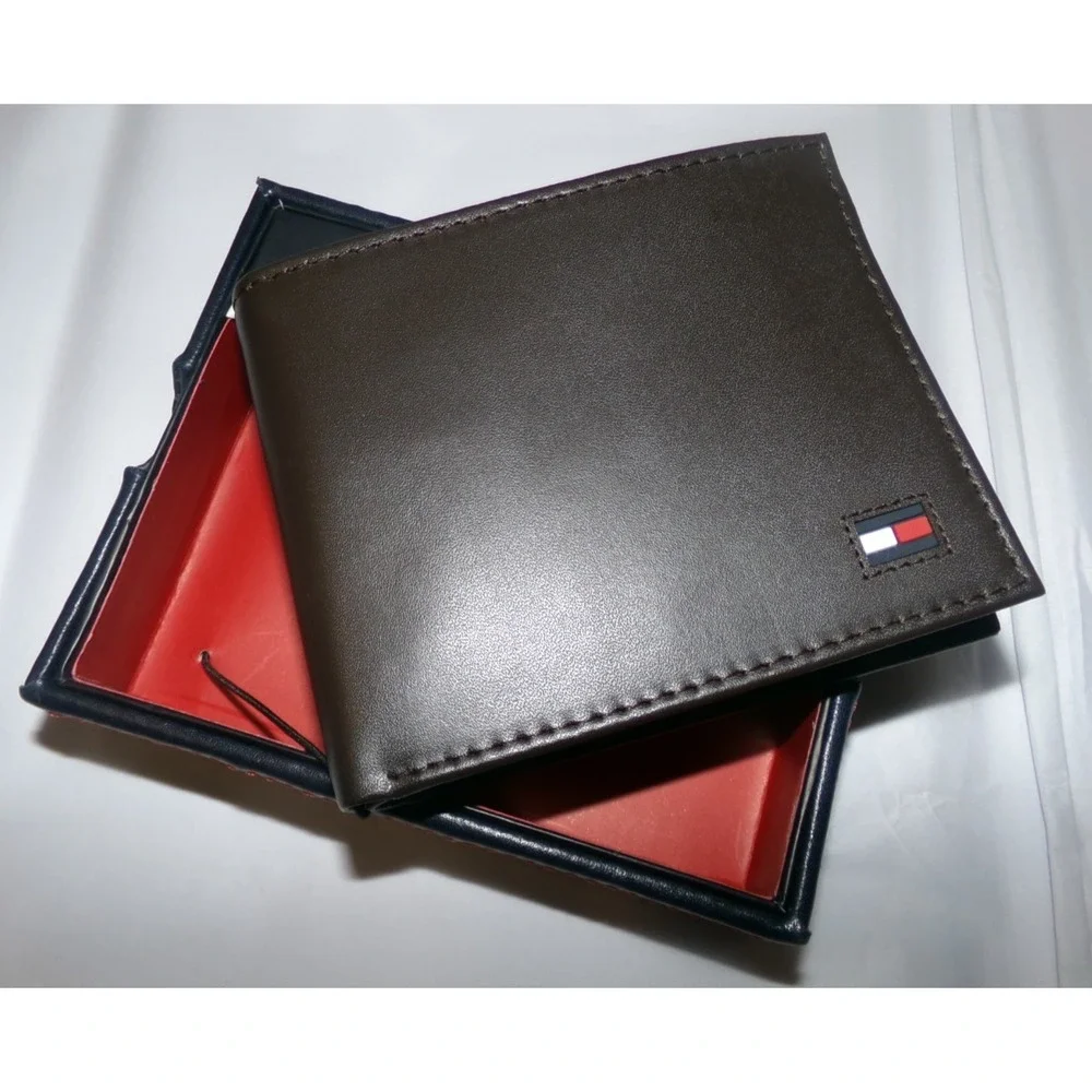 NIB Tommy Hilfiger Men's Bifold Leather Wallet~BROWN